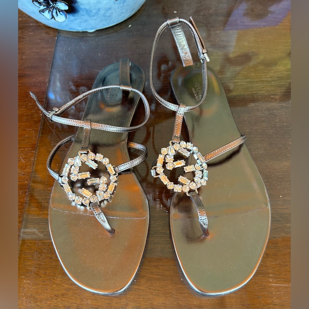 Gucci 39 Crystal Flat Sandals New in Box